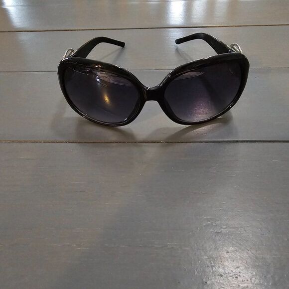 Women's Black Cat Eye Buckle Details UV Protectant Sunglasses - Picture 5 of 11